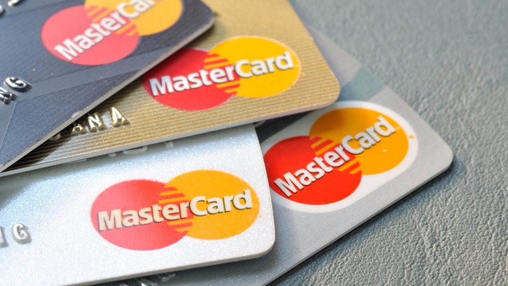 Should-You-Get-a-VISA-or-a-Mastercard-My-Finance-World