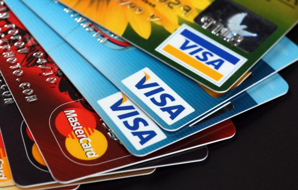 Should-You-Get-a-VISA-or-a-Mastercard-My-Finance-World