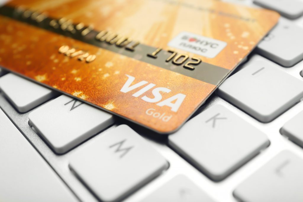 Should-You-Get-a-VISA-or-a-Mastercard-My-Finance-World