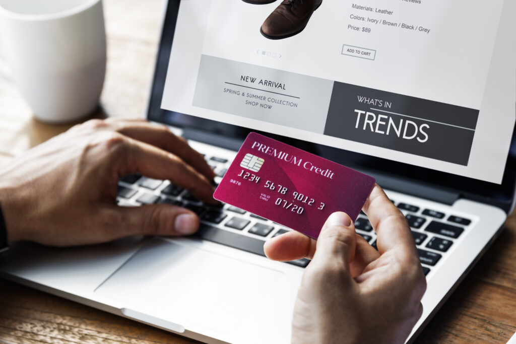 Navigating Credit Card Rewards: The
Top 5 Cards for Travel and Cash Back