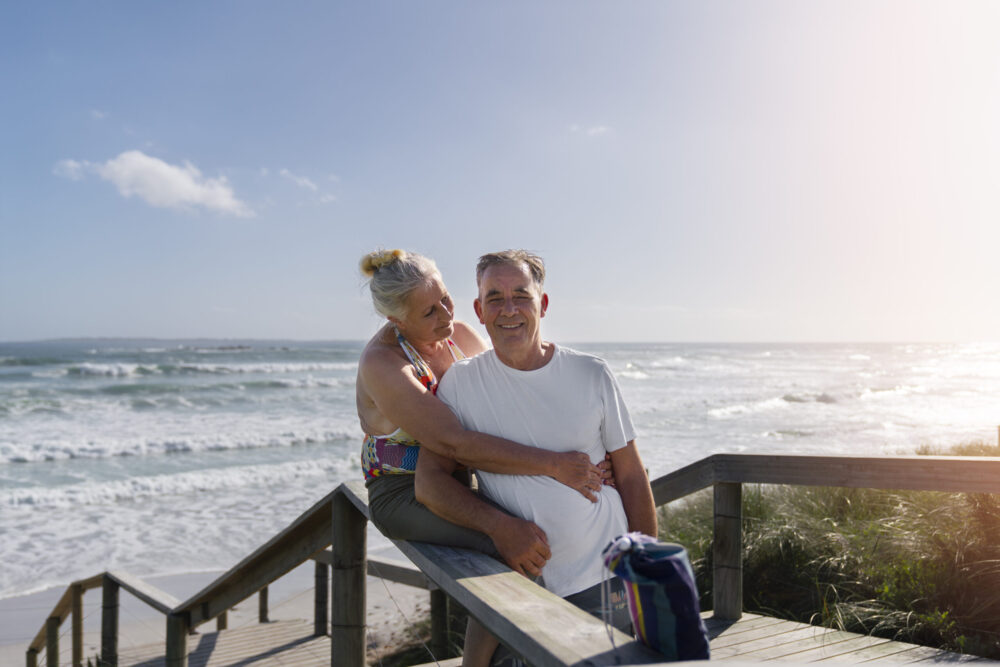 old-people-seaside-medium-shot